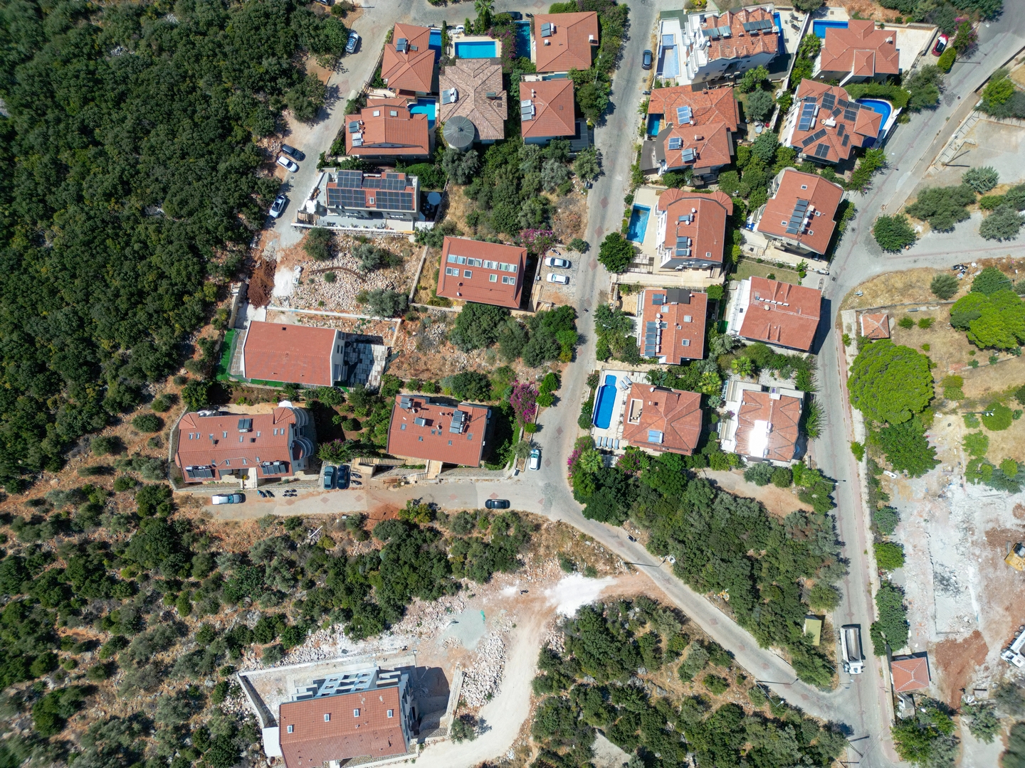 Furnished 2+1 Apartment with Partial Sea View, Close to Kaş Center