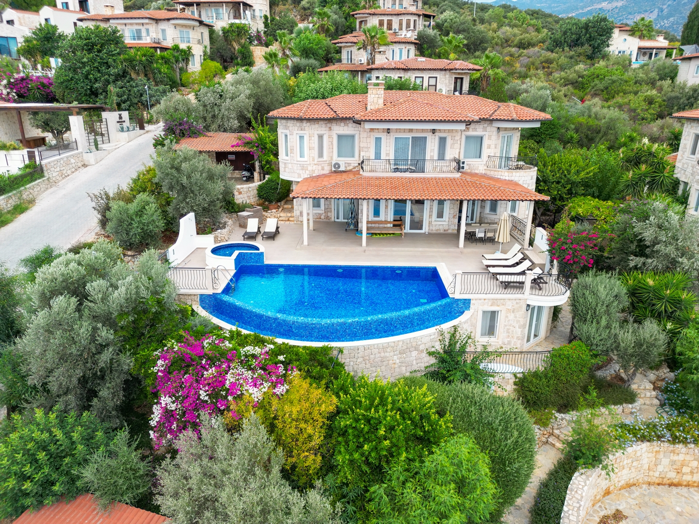 Kaş Yarımadası'nda Deniz Erisimli, Panoramik Villa
